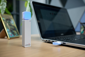 Luxafor Bluetooth is a wireless and software-controlled LED office busy light that allows managing notifications and workplace availability.