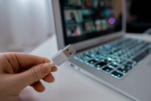 Luxafor Mute Button - Physical USB LED microphone mute button with red and green LED lights to indicate mute status